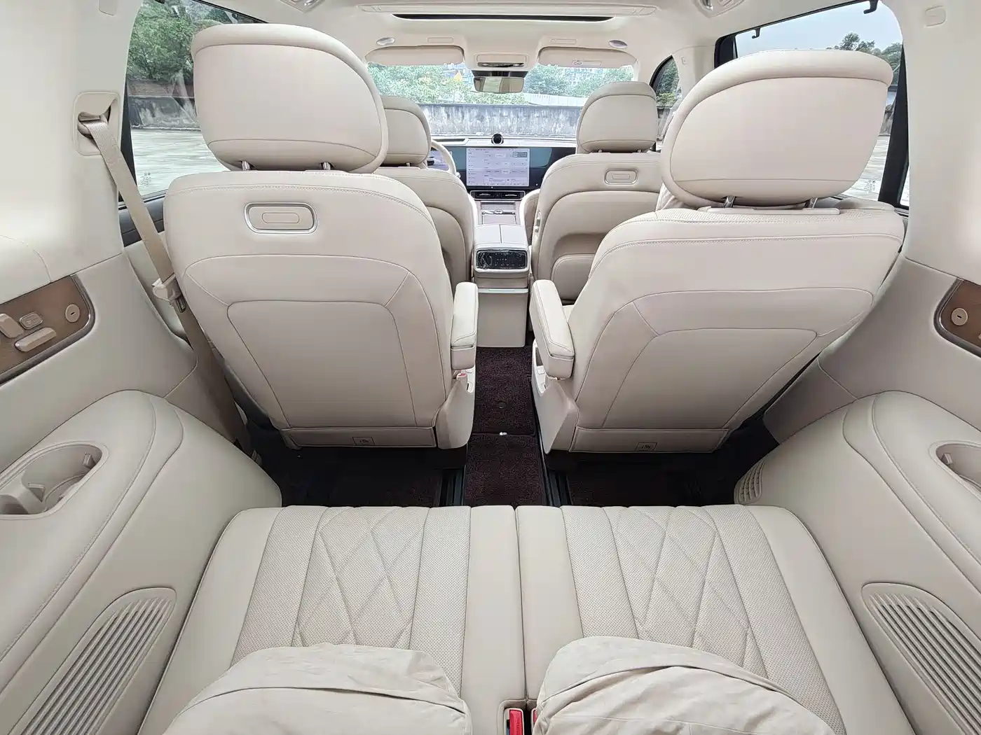AITO Wenjie AITO M9 2024 Extended Range Ultra 42kWh 6-Seater фото 14