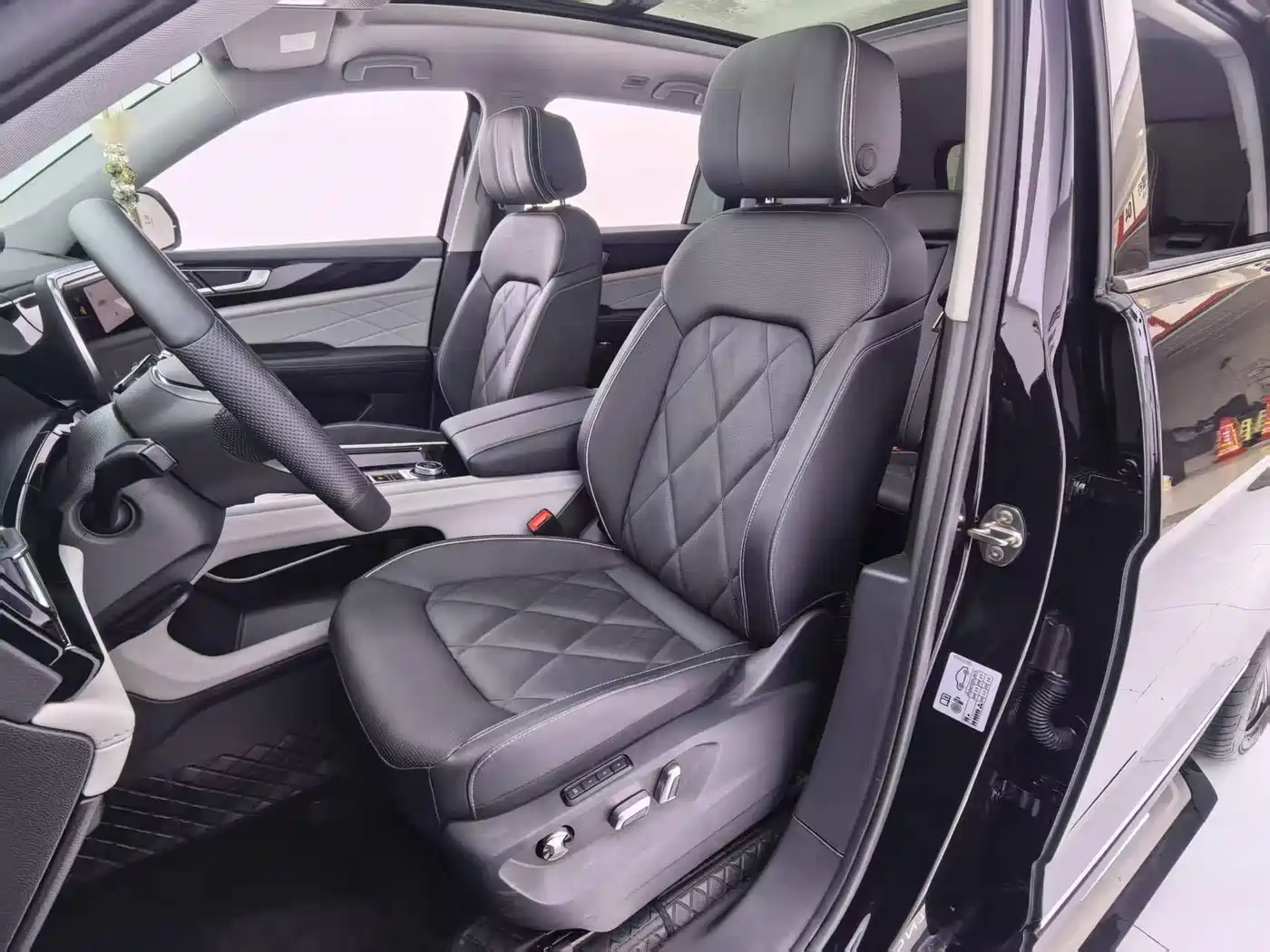 Volkswagen Teramont 2025 380TSI 4WD Outstanding Edition фото 5
