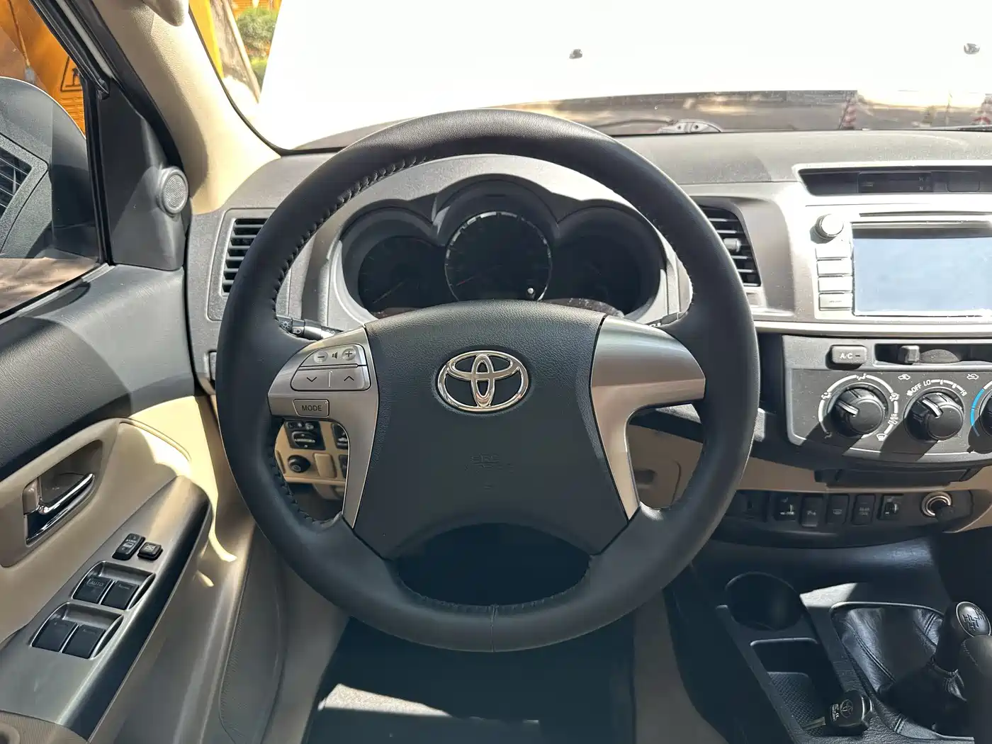 Toyota Fortuner 2015 Model 2.7L Standard Edition фото 9