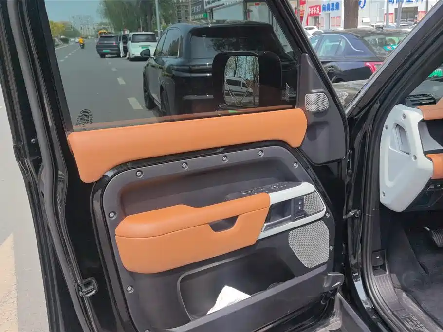 Land Rover Defender 2023 Model Year 130 3.0T P400 HSE фото 7