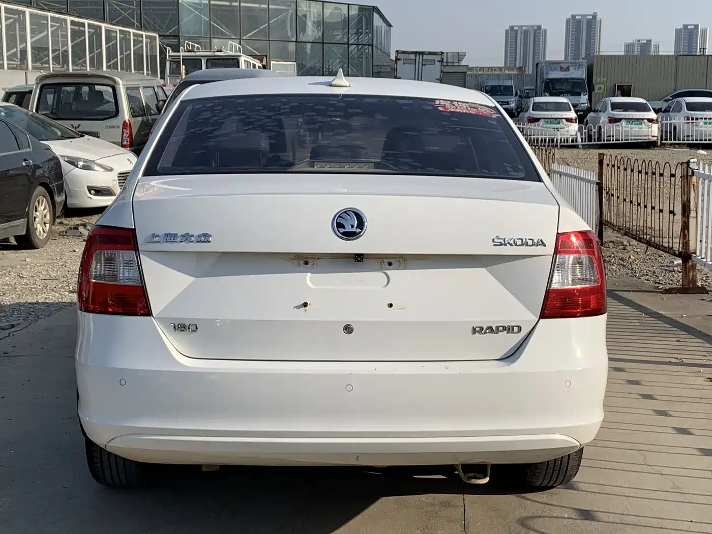 Škoda Rapid 2016 1.6L Automatic Pioneer Edition фото 13