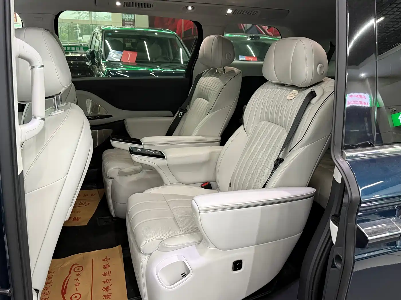 Voyah Auto Voyah Dreamer 2025 PHEV AWD Flagship Kunpeng Edition фото 7