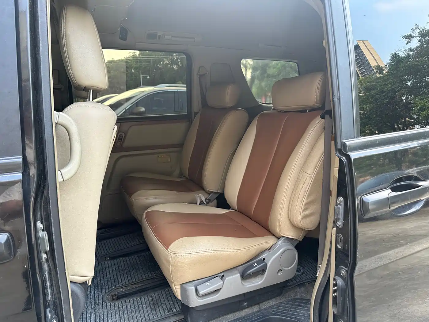 Dongfeng Yuxuan 2012 2009 2.5L Auto Luxury Edition