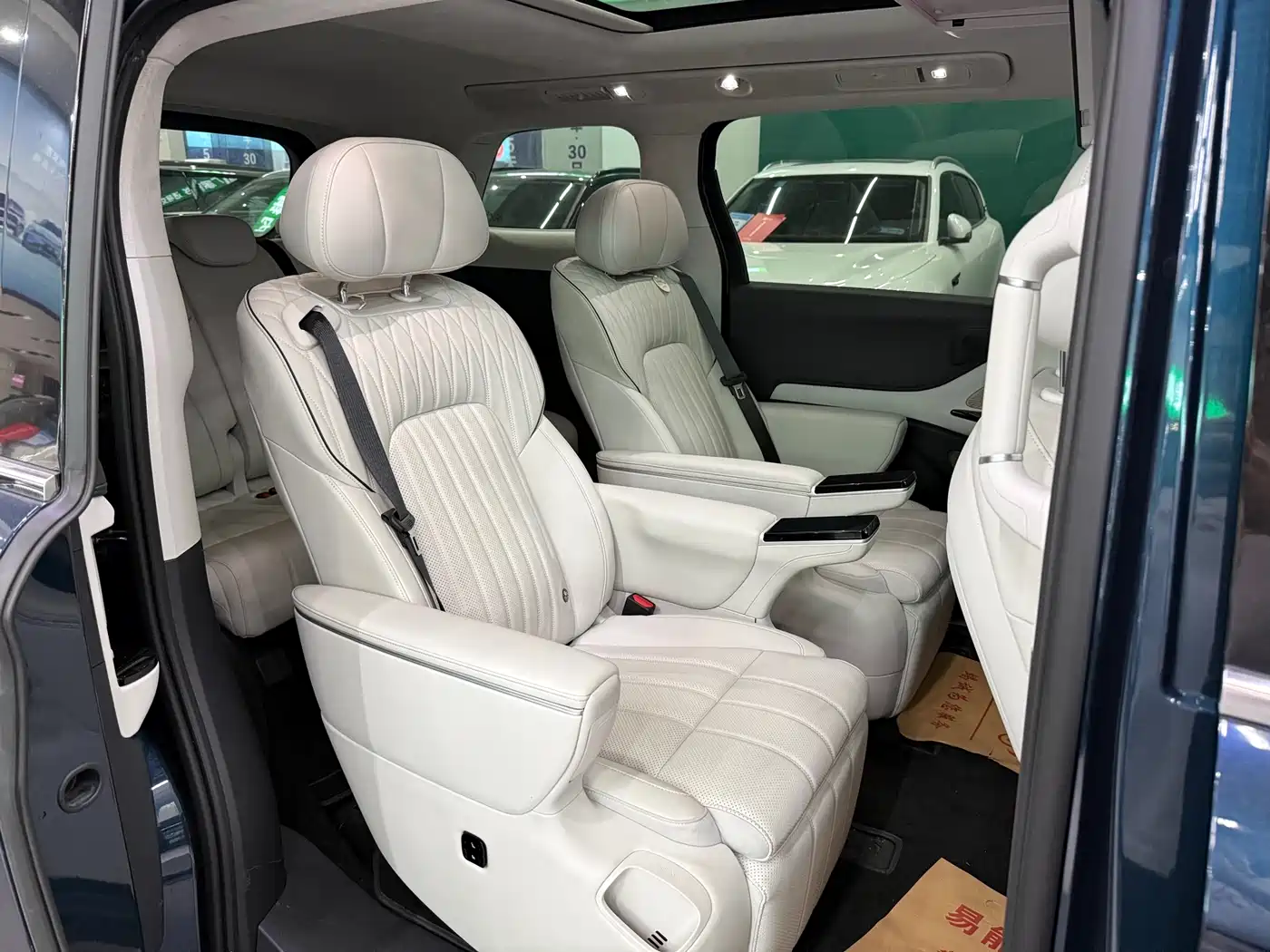 Voyah Auto Voyah Dreamer 2025 PHEV AWD Flagship Kunpeng Edition фото 11