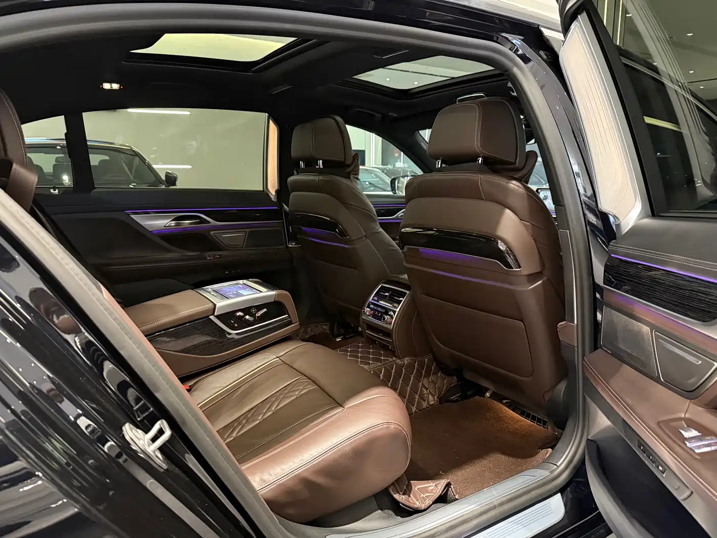 BMW 7 Series 2021 Model 730Li M Sport Package фото 10