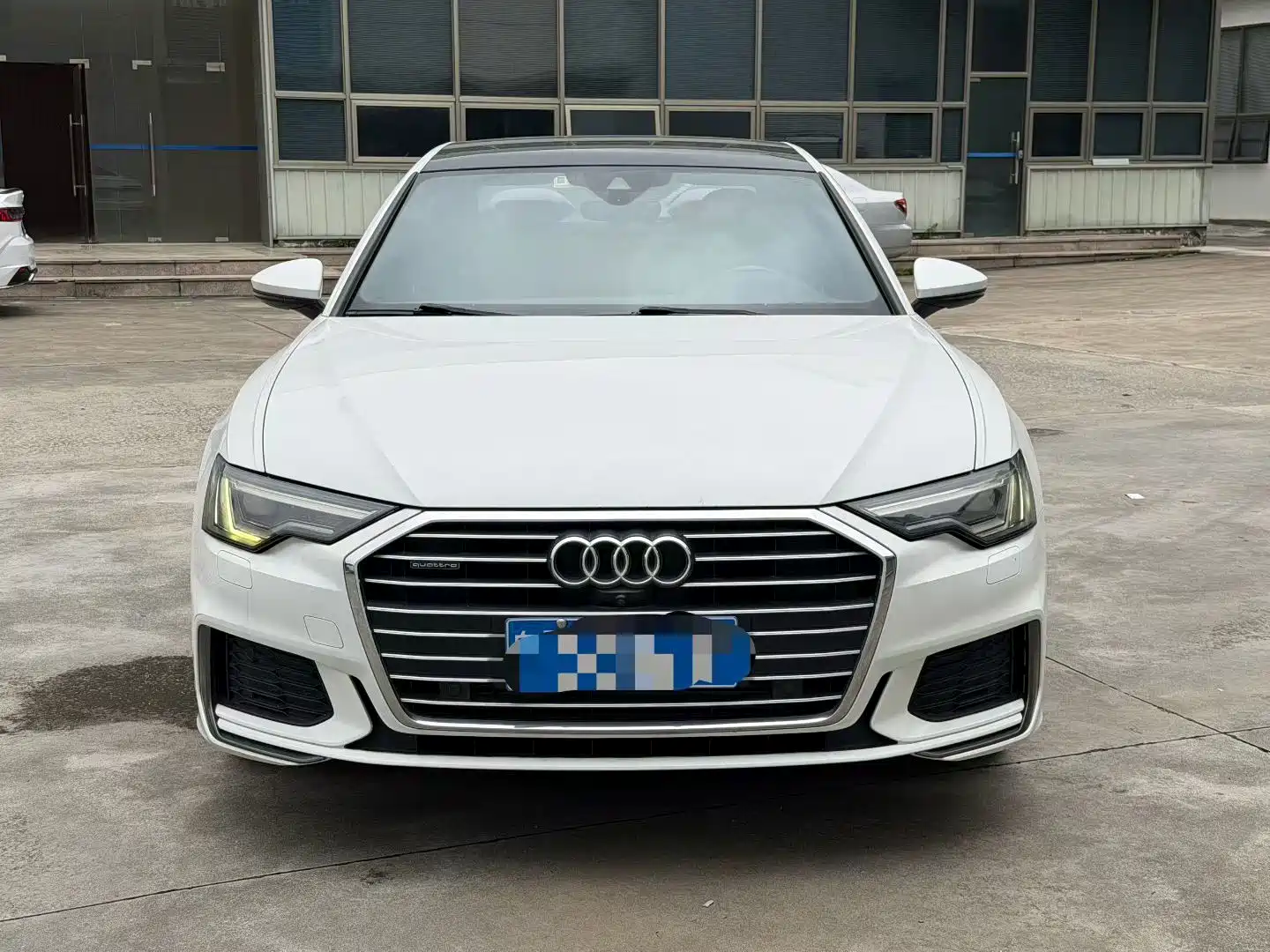 Фото 2 - Audi A6L