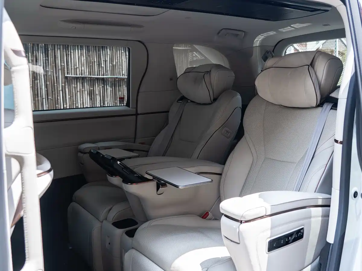 Lexus LM 2023 500h 6-Seater Prestige Edition фото 12