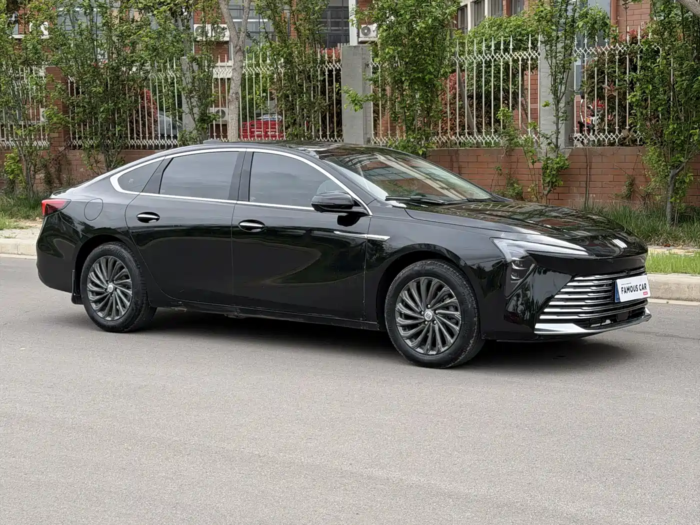 Buick LaCrosse 2025 Model 28T Platinum Edition фото 3