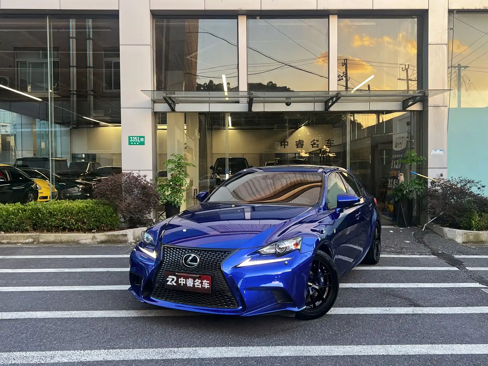 Photo 2 - Lexus IS