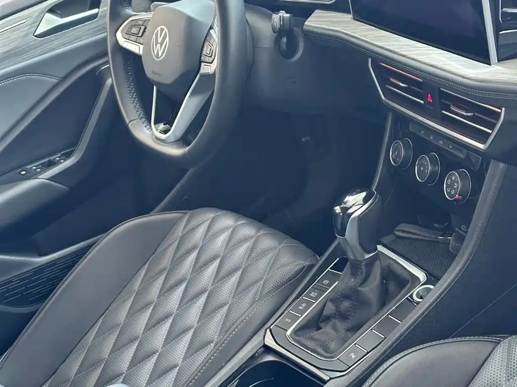 Volkswagen Sagitar 2023 300TSI DSG Surpassing Edition фото 21