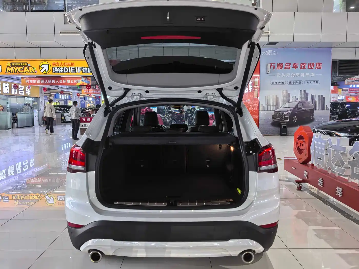 BMW X1 2022 sDrive25Li Leading фото 18