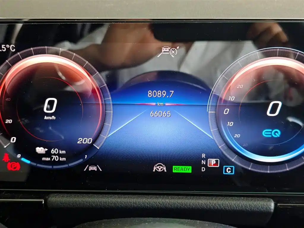 Mercedes-Benz EQA 2022 EQA 300 4MATIC Launch Special Edition фото 12