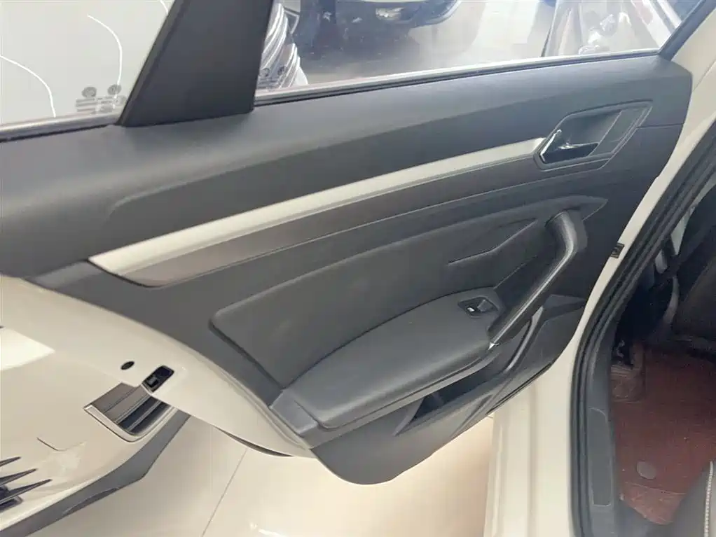 Volkswagen Lamando 2021 280TSI DSG Comfort Edition фото 5