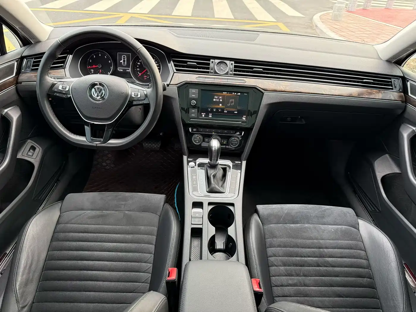 Volkswagen Magotan 2017 380TSI DSG Luxury фото 8