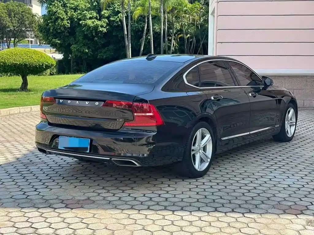 Фото 4 - Volvo S90