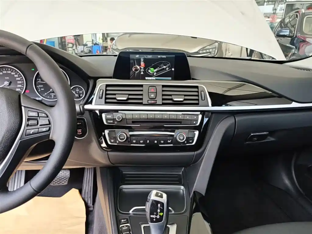 BMW 3 Series 2016 320i Fashion Model фото 13