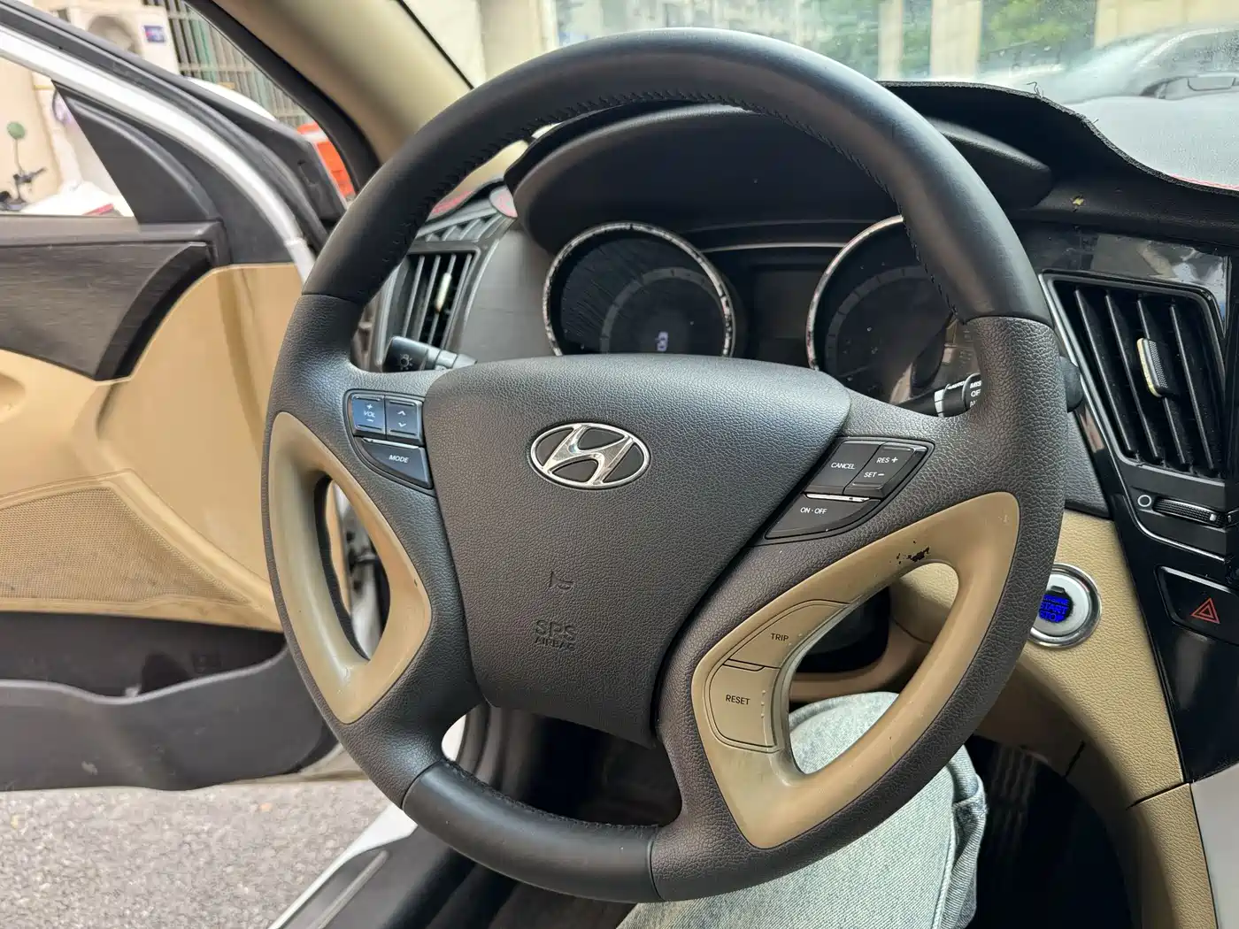Hyundai Sonata 2011 2.0L Auto Supreme Edition фото 11