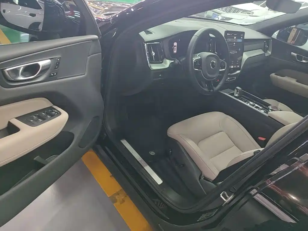 Volvo XC60 2025 2026 Model B5 AWD Smart Elite Luxury
