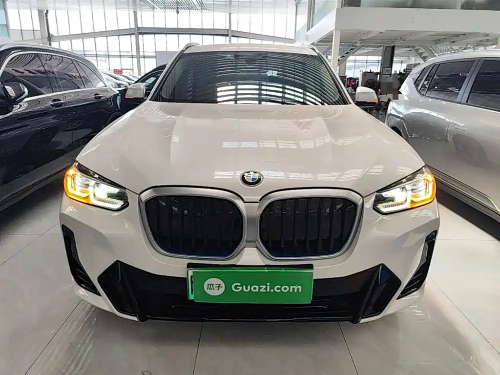 BMW iX3 2022 Leading Edition фото 3