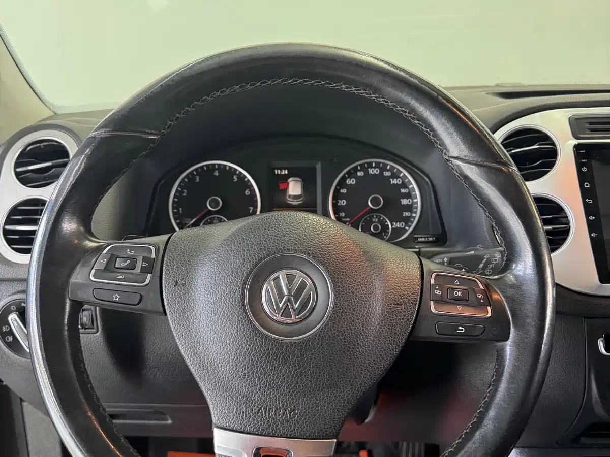 Volkswagen Tiguan 2015 1.8TSI Automatic 2WD Highline фото 15