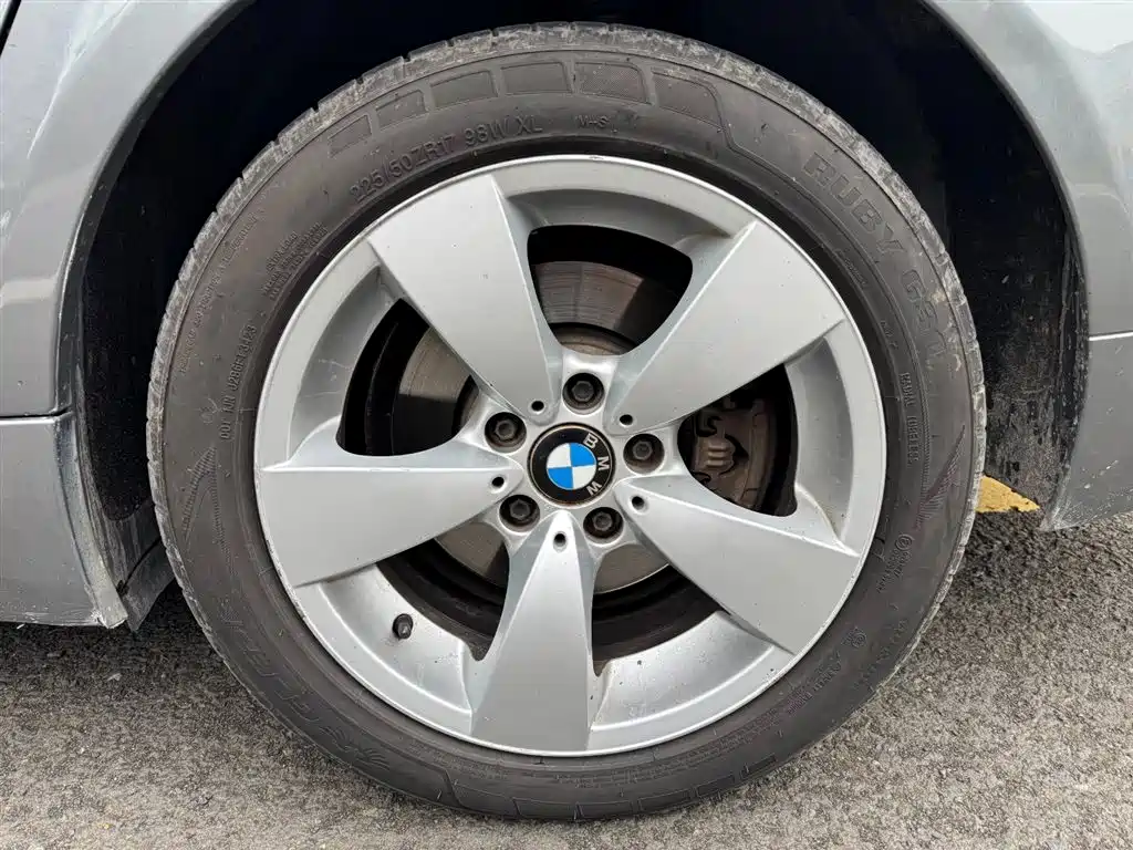 BMW 5 Series 2010 525Li Leading фото 15