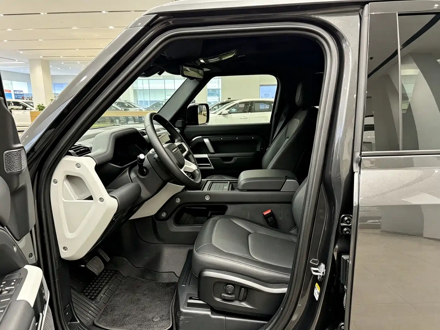 Land Rover Defender 2023 Model 110 3.0T P400 X-DYNAMIC HSE фото 7