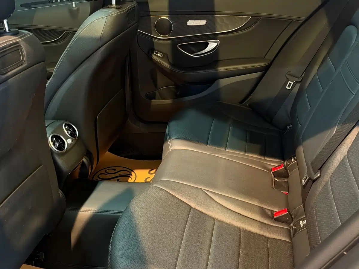 Фото 13 - Mercedes-Benz C-Class