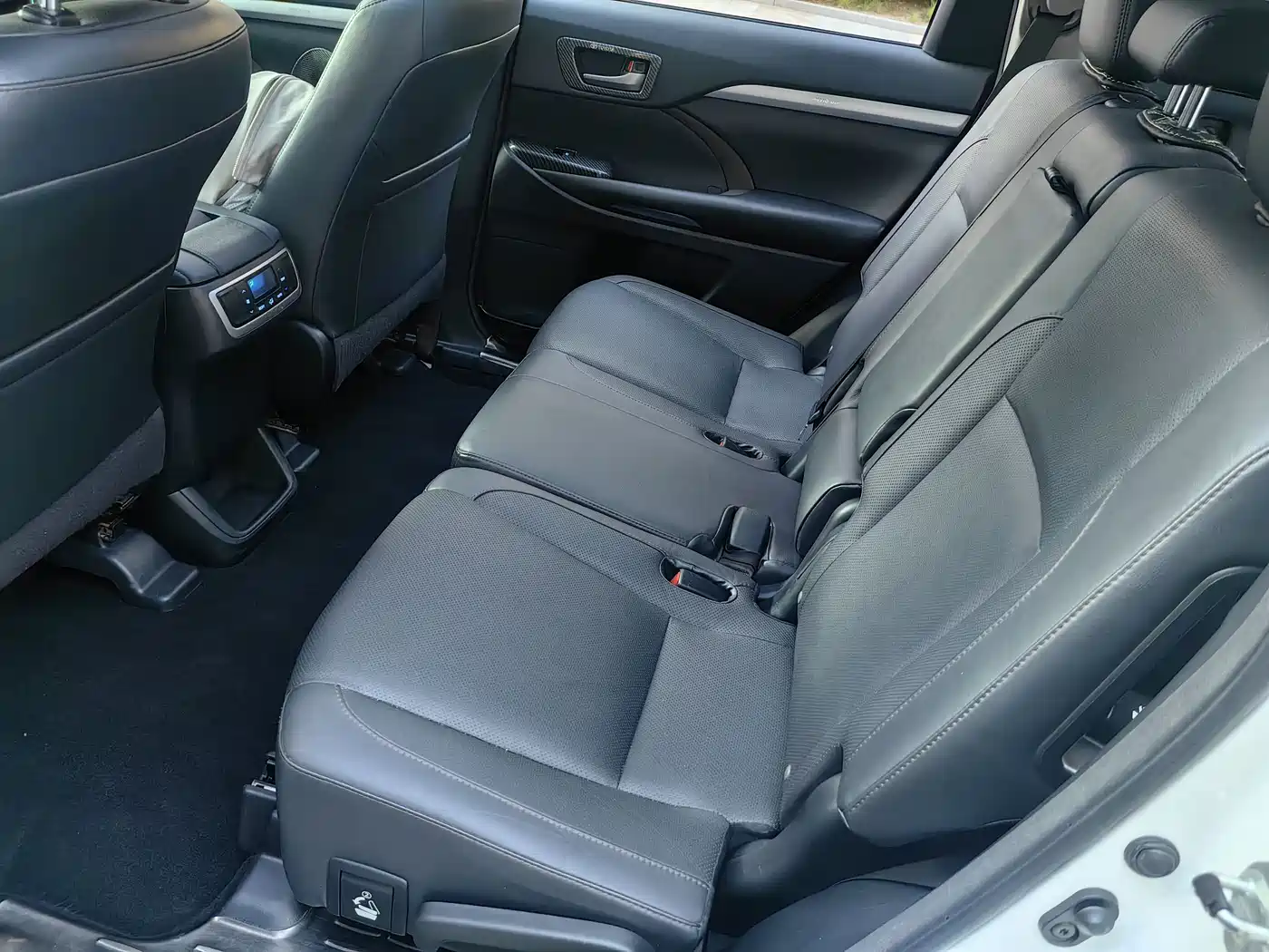 Toyota Highlander 2015 2.0T AWD Luxury Edition 7-seater фото 12