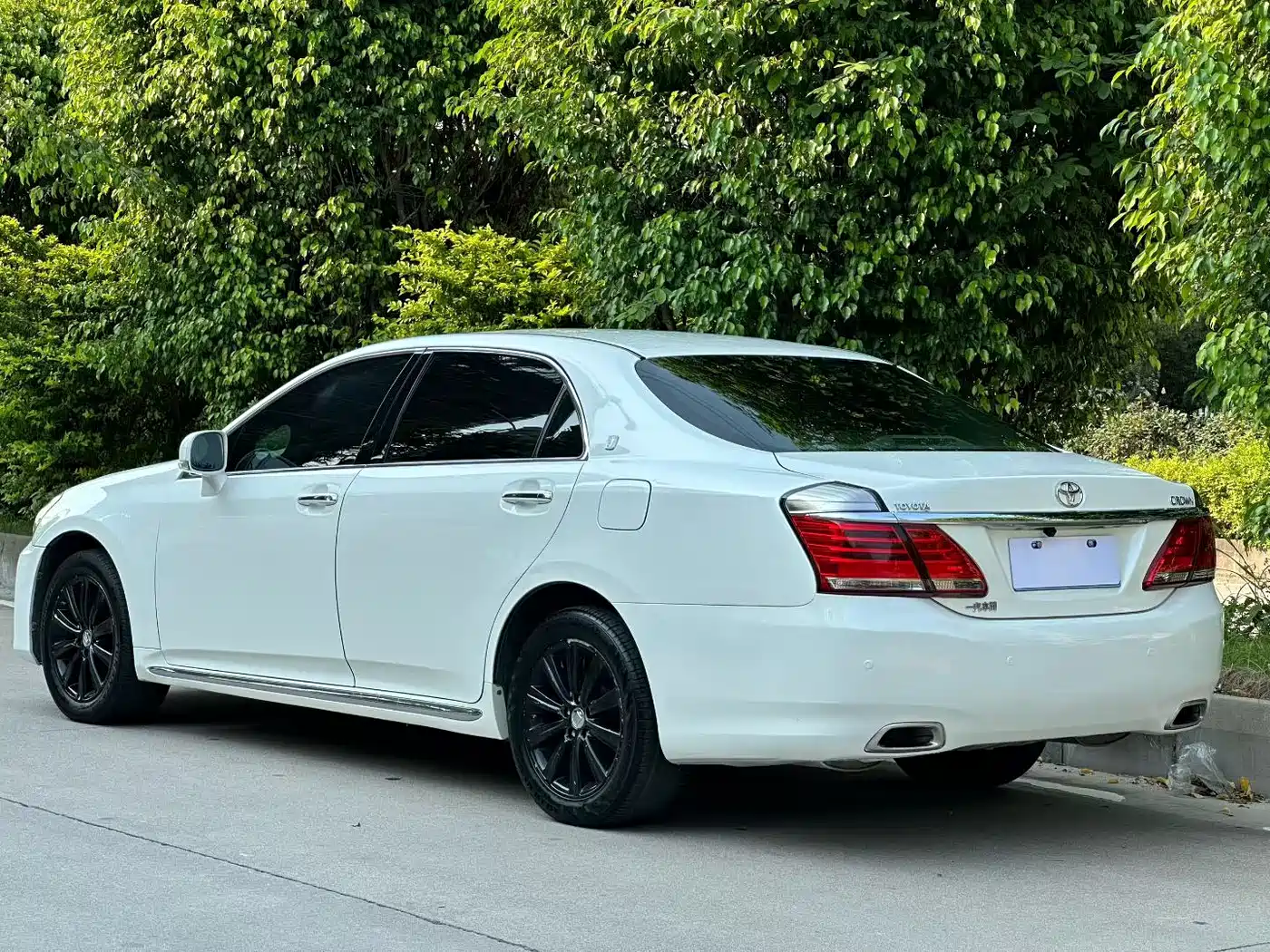Toyota Crown 2012 2.5L Royal Leather Edition фото 4
