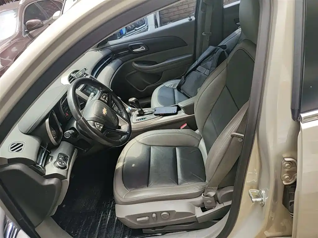 Chevrolet Malibu 2014 2.0L Automatic Luxury фото 14