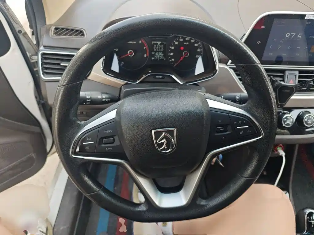 Baojun 310W 2019 2017 1.5L Manual Fashion Edition (China V)