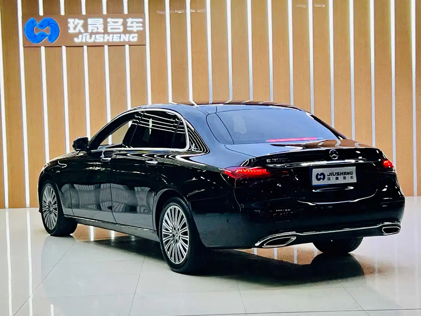Mercedes-Benz E-Class 2023 E 300 L Fashion фото 6