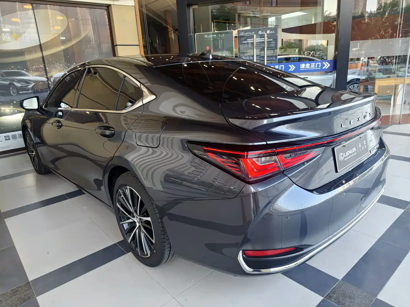 Lexus ES 2025 2025 300h Ultimate Edition