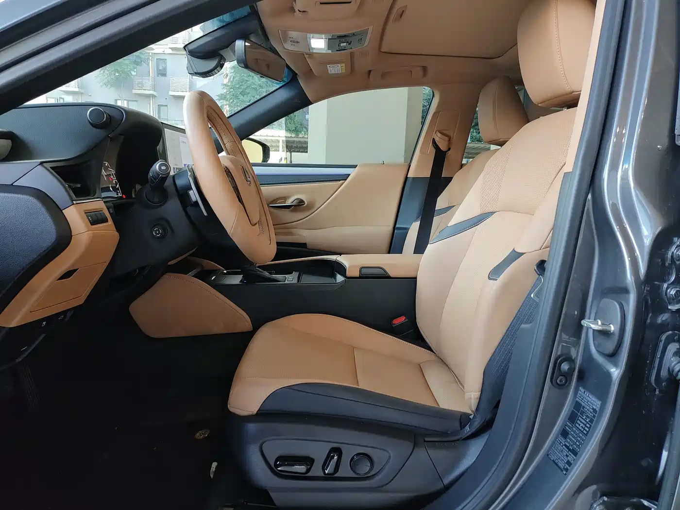 Lexus ES 2025 2025 300h Ultimate Edition