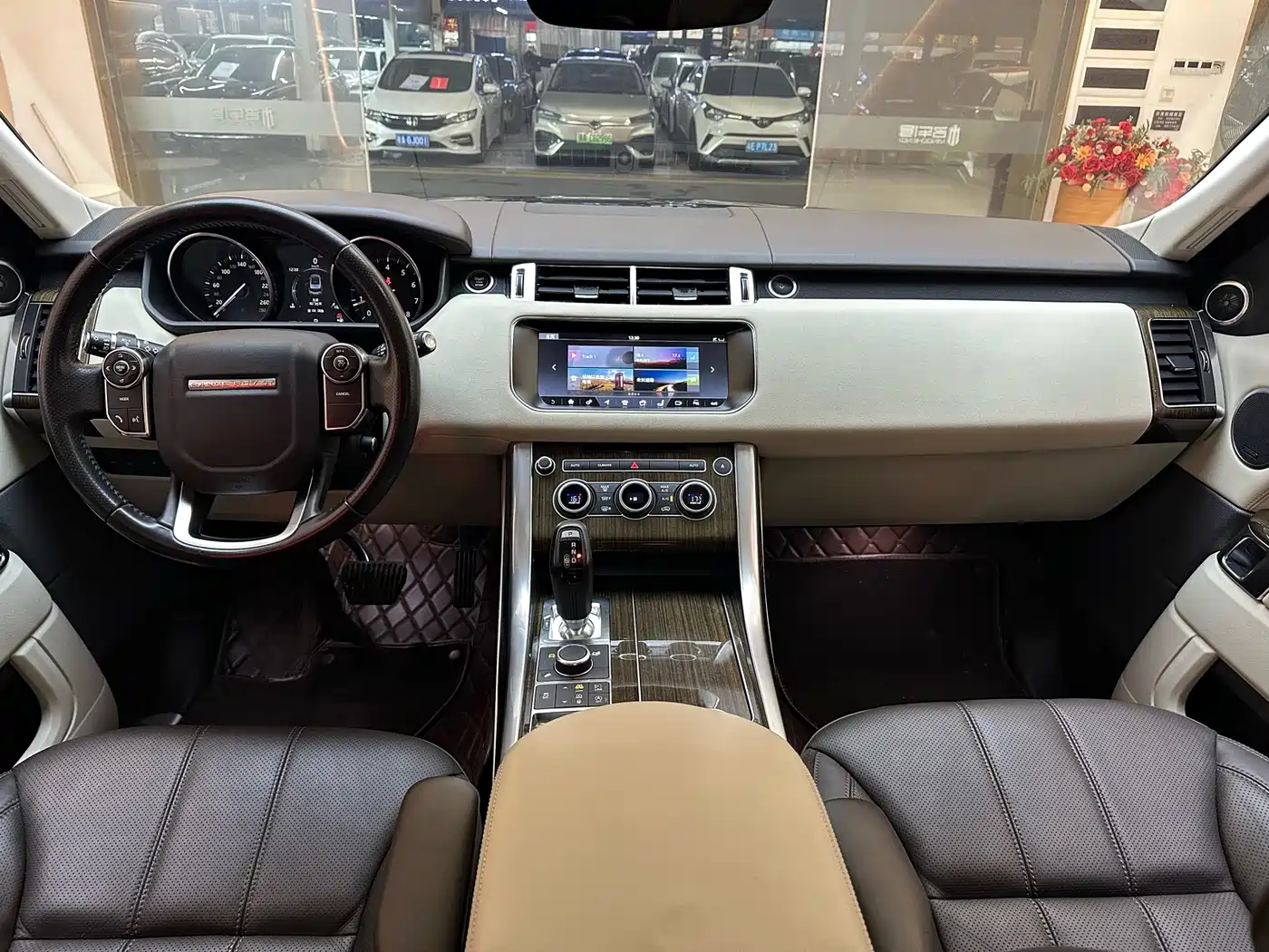 Фото 19 - Land Rover Range Rover Sport