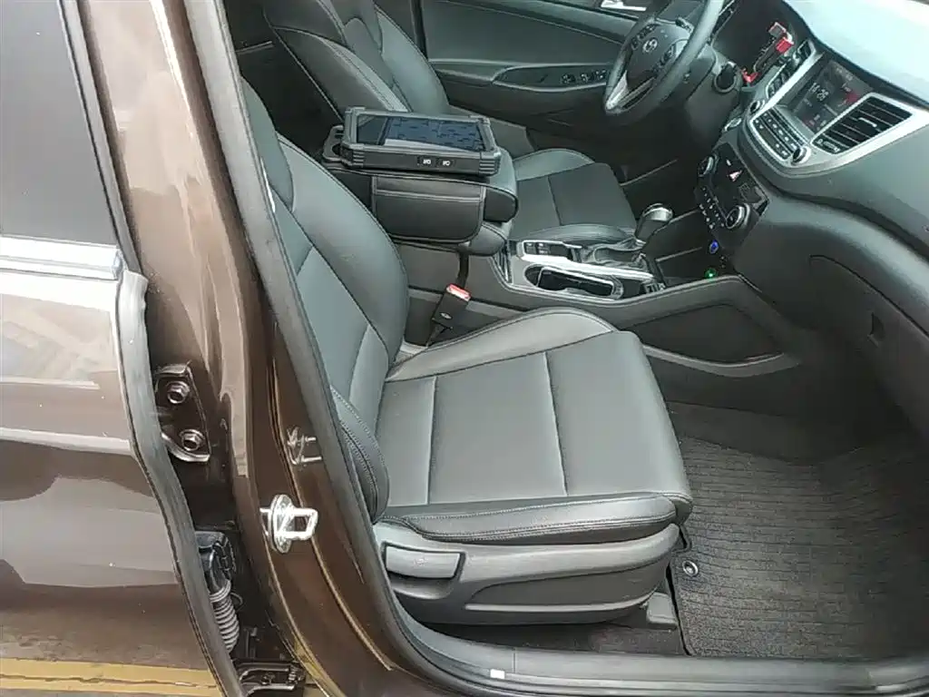Hyundai Tucson 2018 1.6T DCT 2WD 15th Anniversary Special Edition фото 25