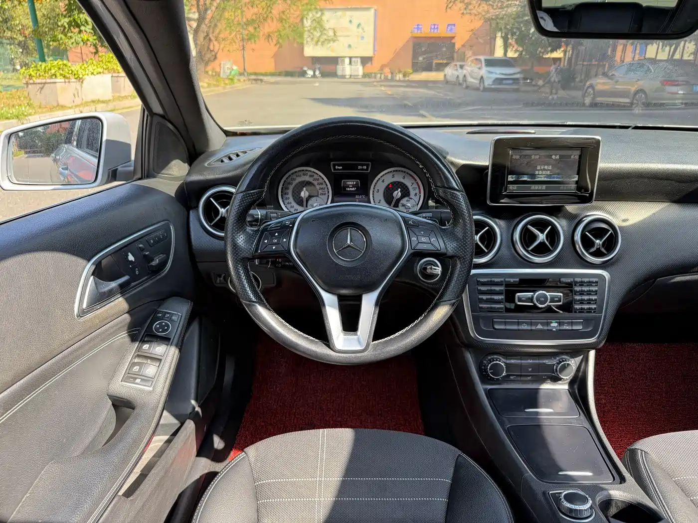 Mercedes-Benz A-Class (Import) 2013 A 200 Urban фото 13