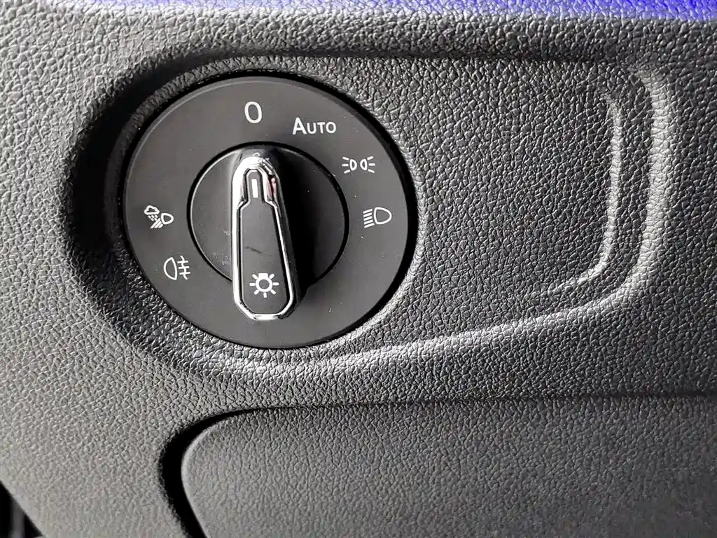 Volkswagen Passat 2024 380TSI Luxury фото 21