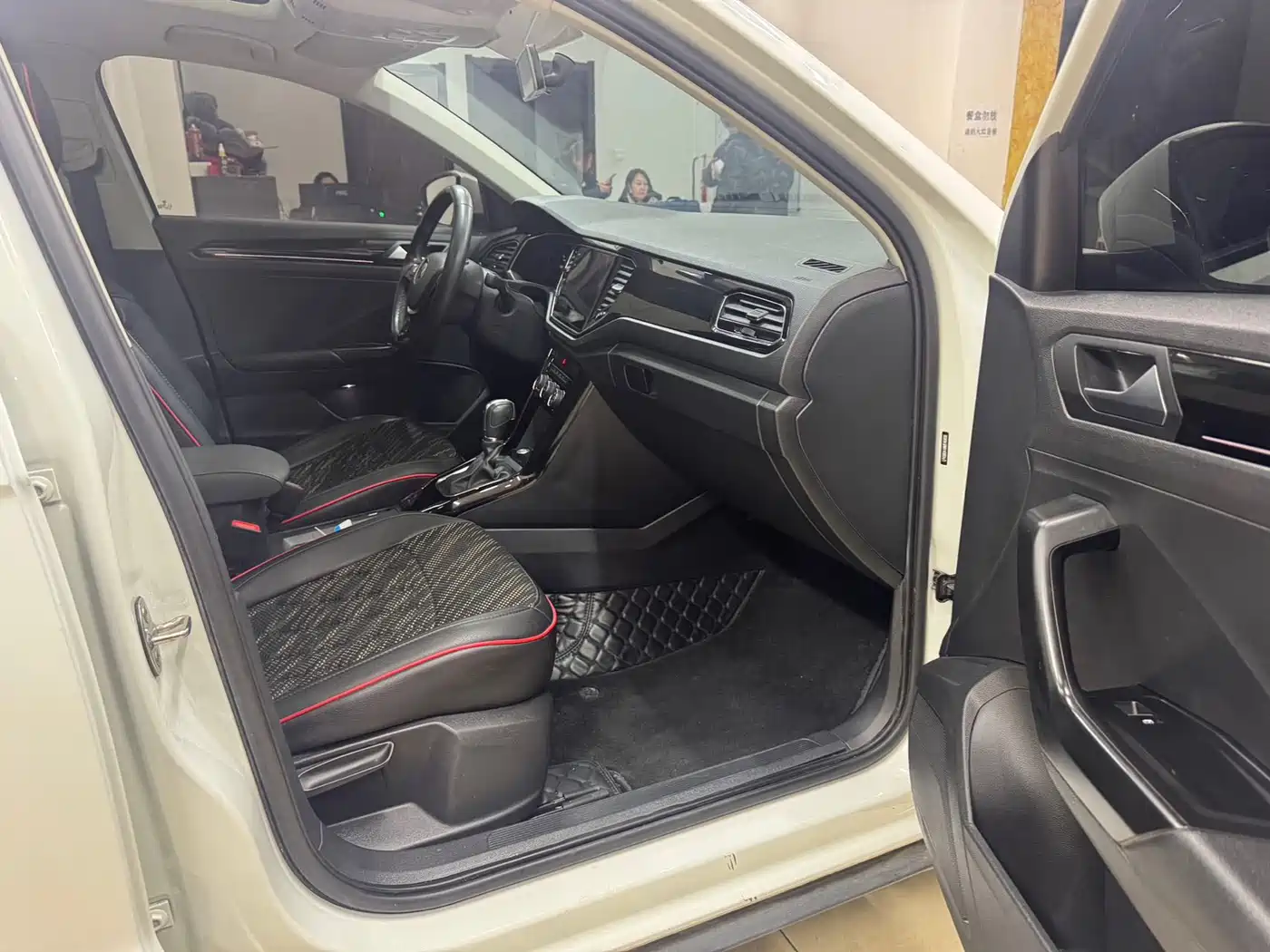 VOLKSWAGEN T ROC EXPLORING SONGS