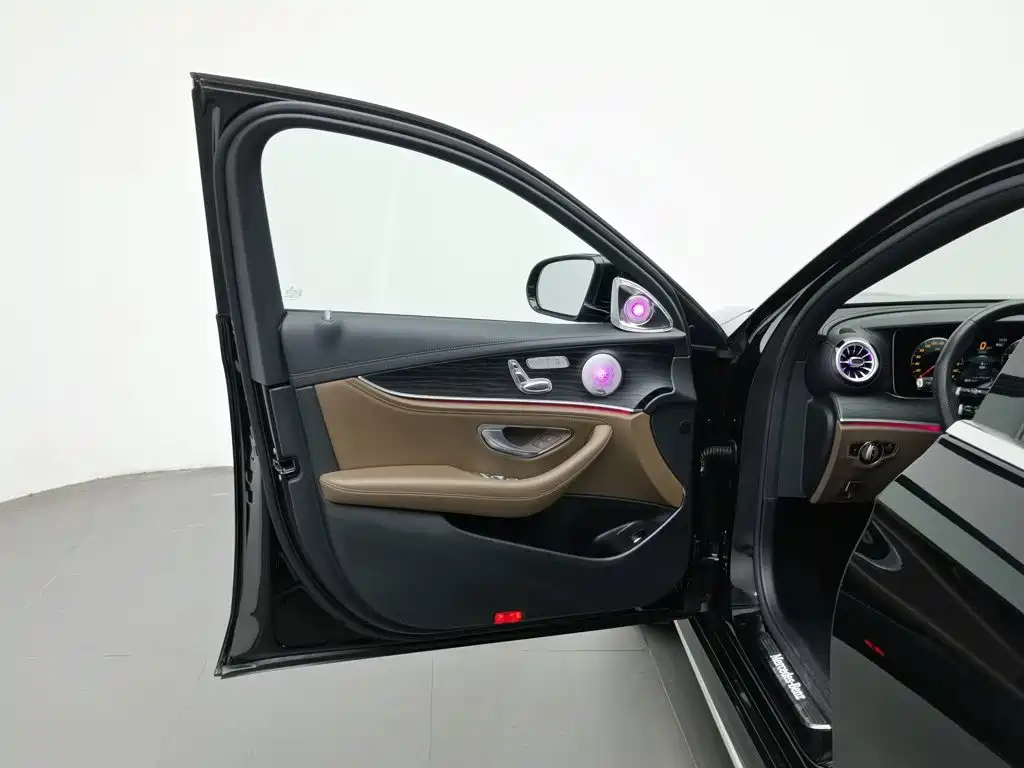 Фото 8 - Mercedes-Benz E-Class