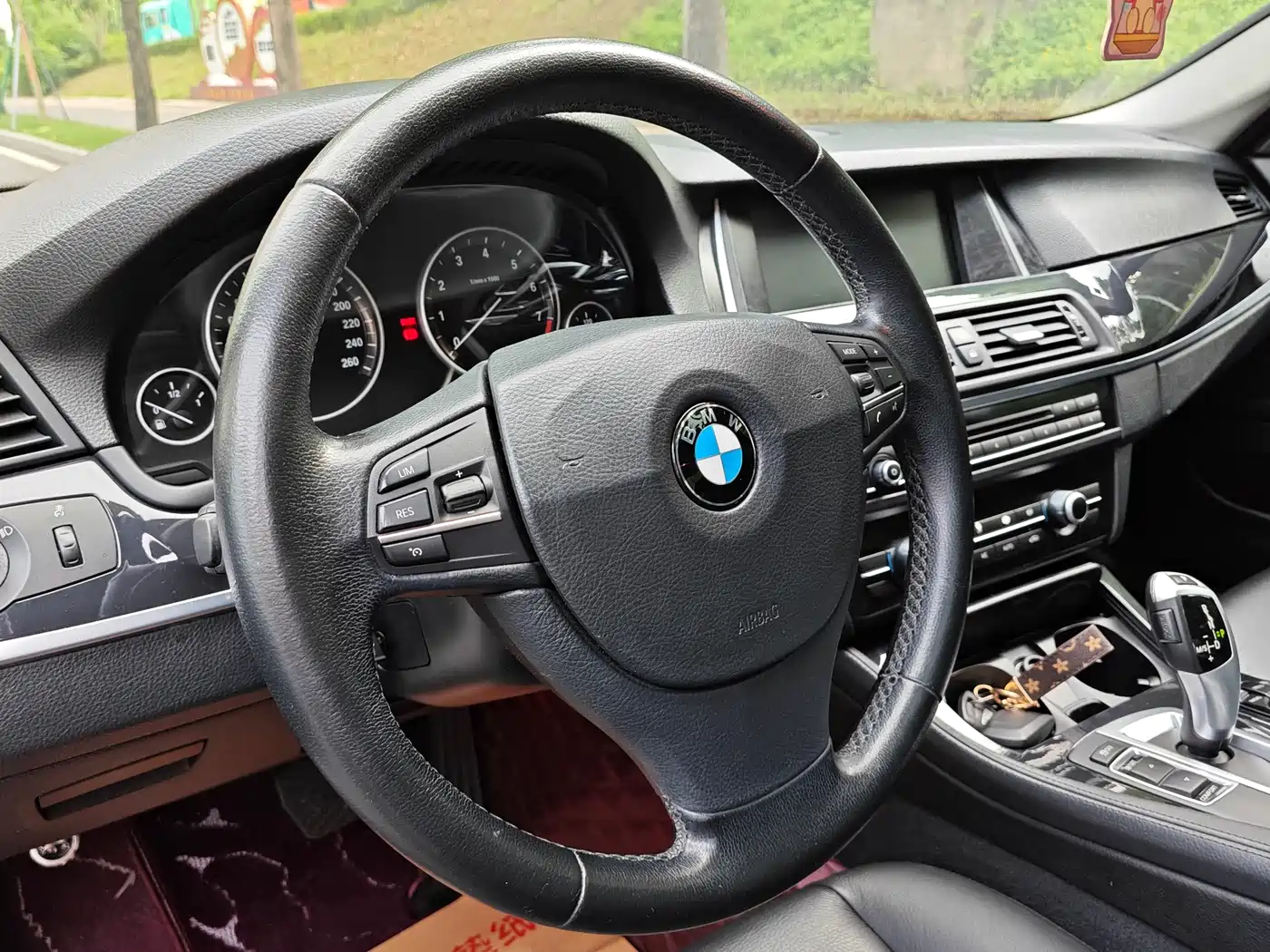 BMW 5 Series (Import) 2014 520i Classic фото 8