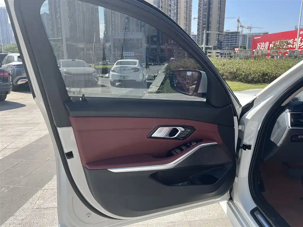 BMW 3 Series 2021 325Li M Sport Package фото 12