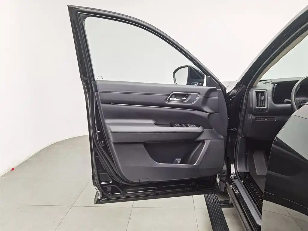 Nissan Terra, миниатюра 8
