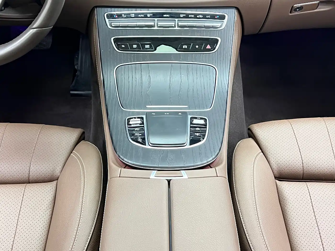 Mercedes-Benz E-Class 2022 E 300 L Luxury фото 30