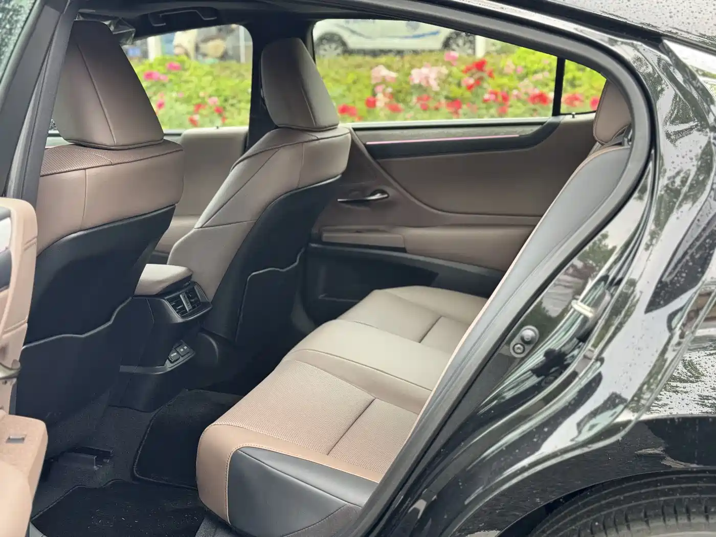 Lexus ES 2025 200 Ultimate Edition фото 8
