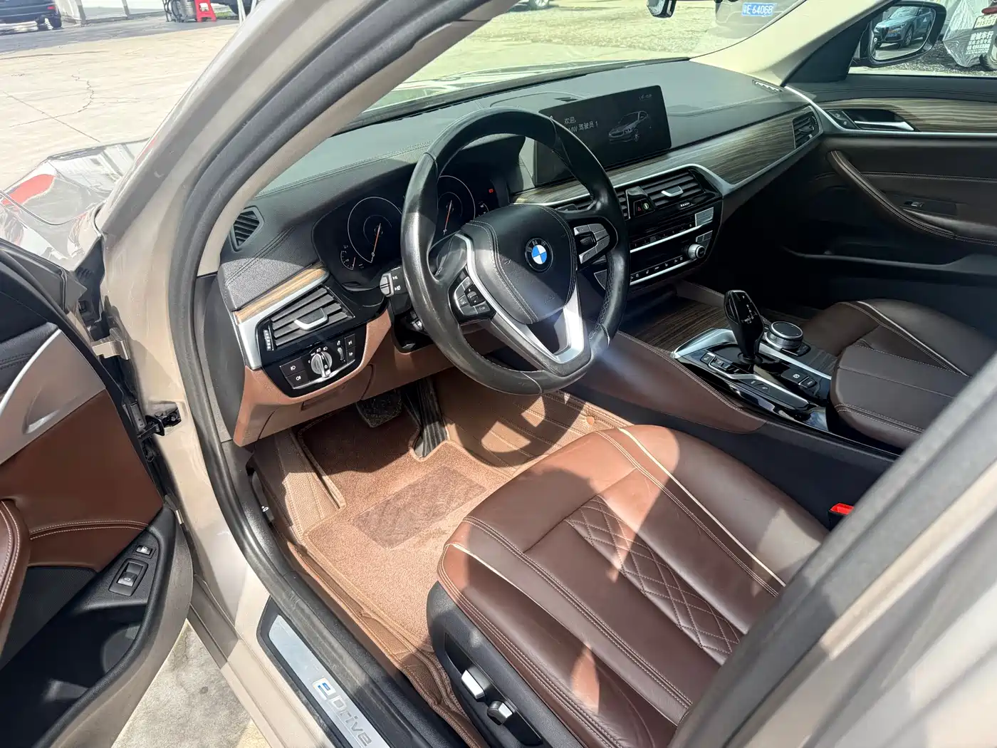 BMW 5 Series New Energy 2019 530Le Luxury Package фото 16