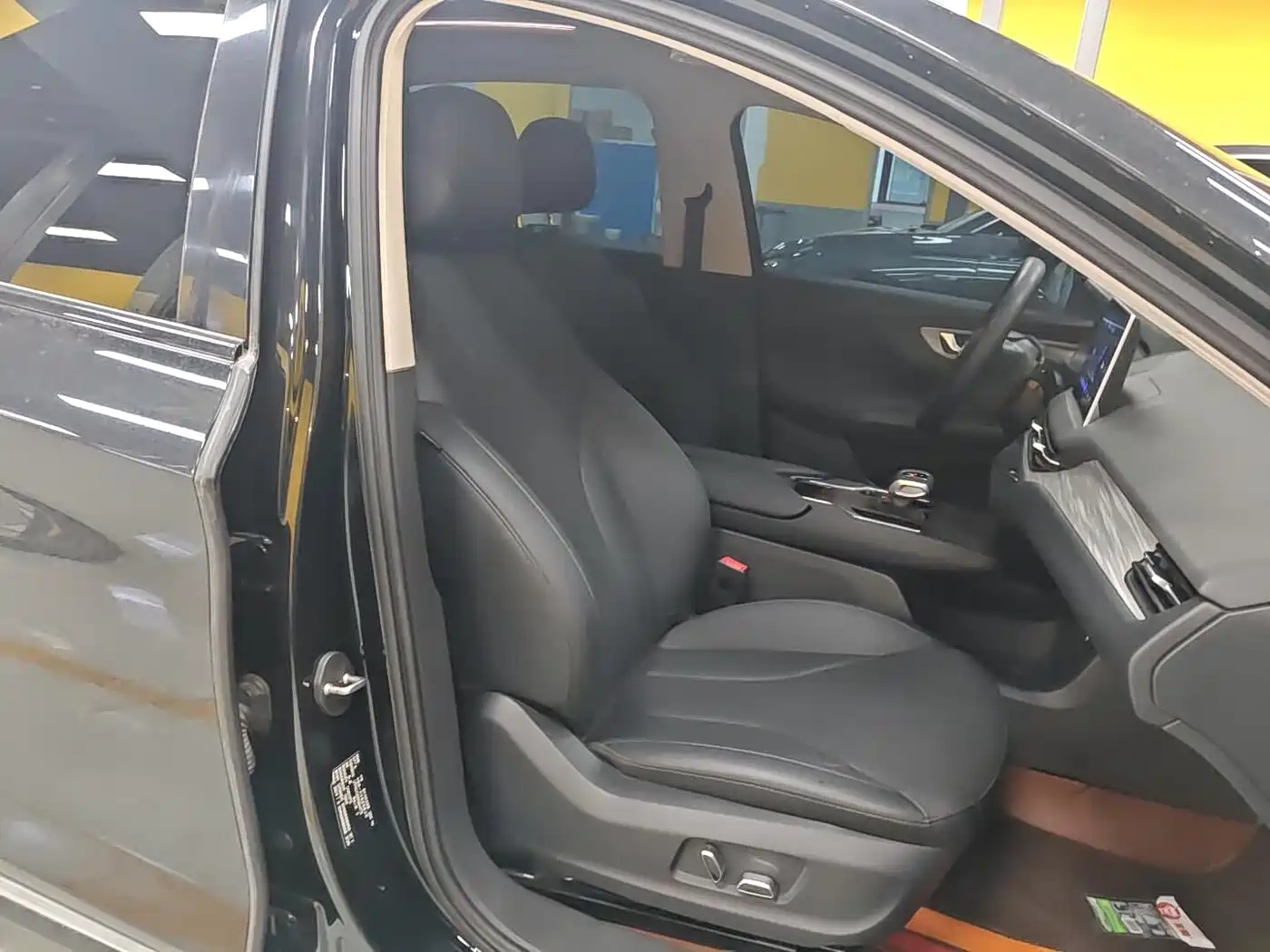 Hongqi E-QM5 2025 2024 Model 610km PLUS