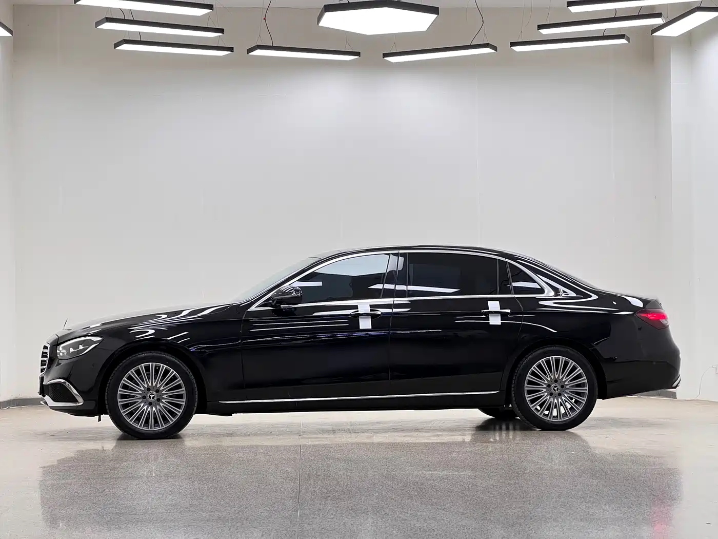Mercedes-Benz E-Class 2022 E 300 L Luxury фото 4