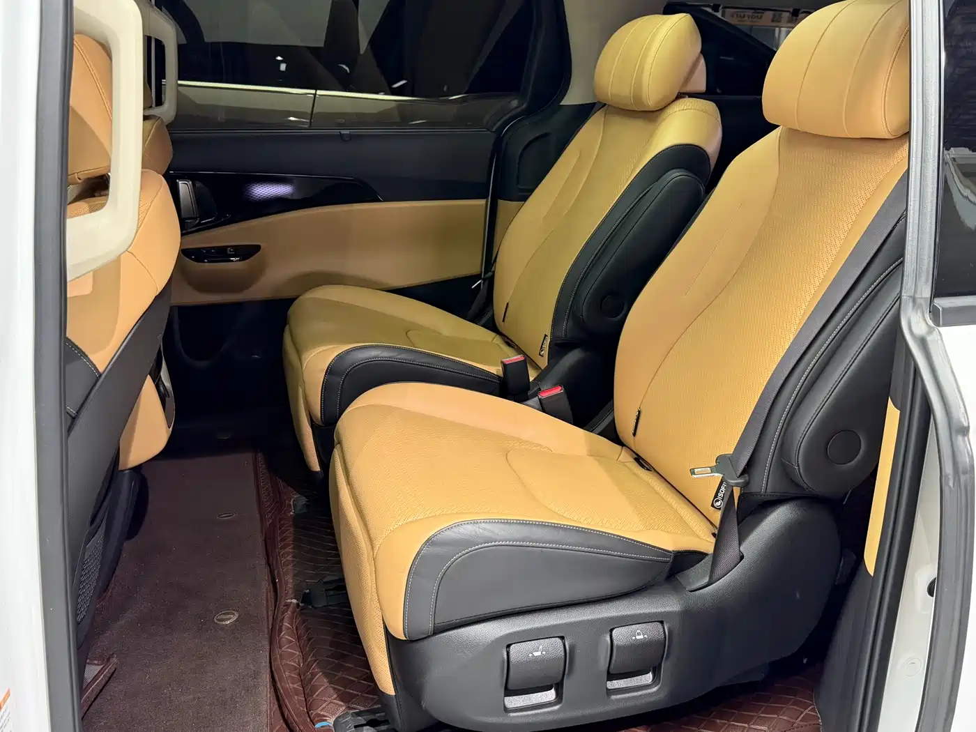 Kia Carnival 2021 2.0T Flagship Edition фото 18