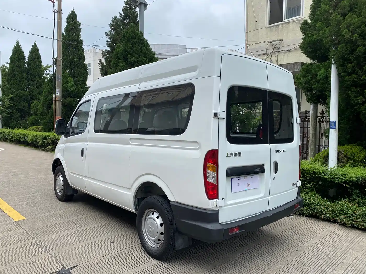 SAIC Maxus Xintu V80 2011 Model 2.5T Short Wheelbase Medium Roof Transport Elite Edition фото 4